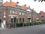 Woonhuizen te Rijen met snijvoegwerk.